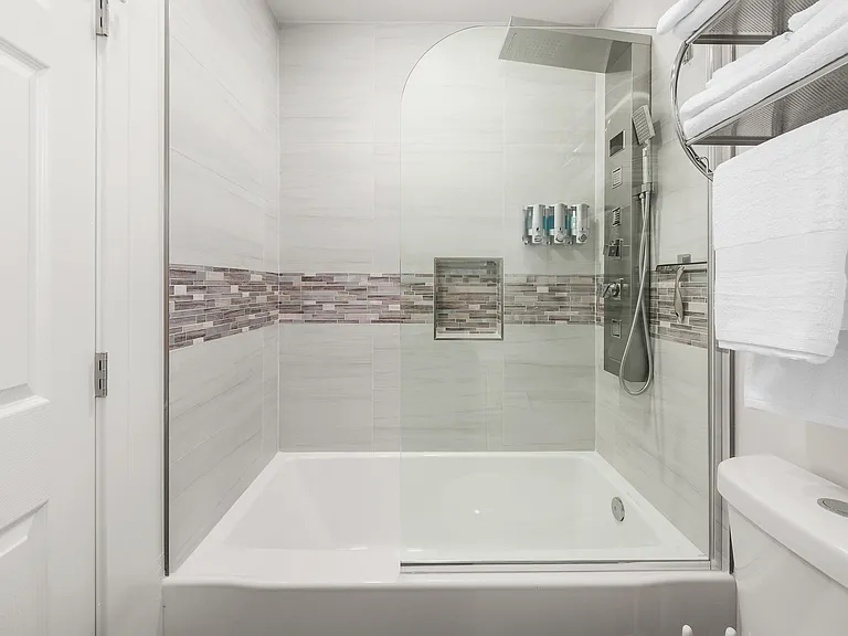 1242 E Pierce St #3 — Photo 9