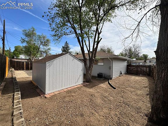 5th image of 702 Zion Dr