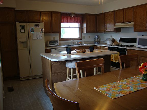 Eat-In Kitchen