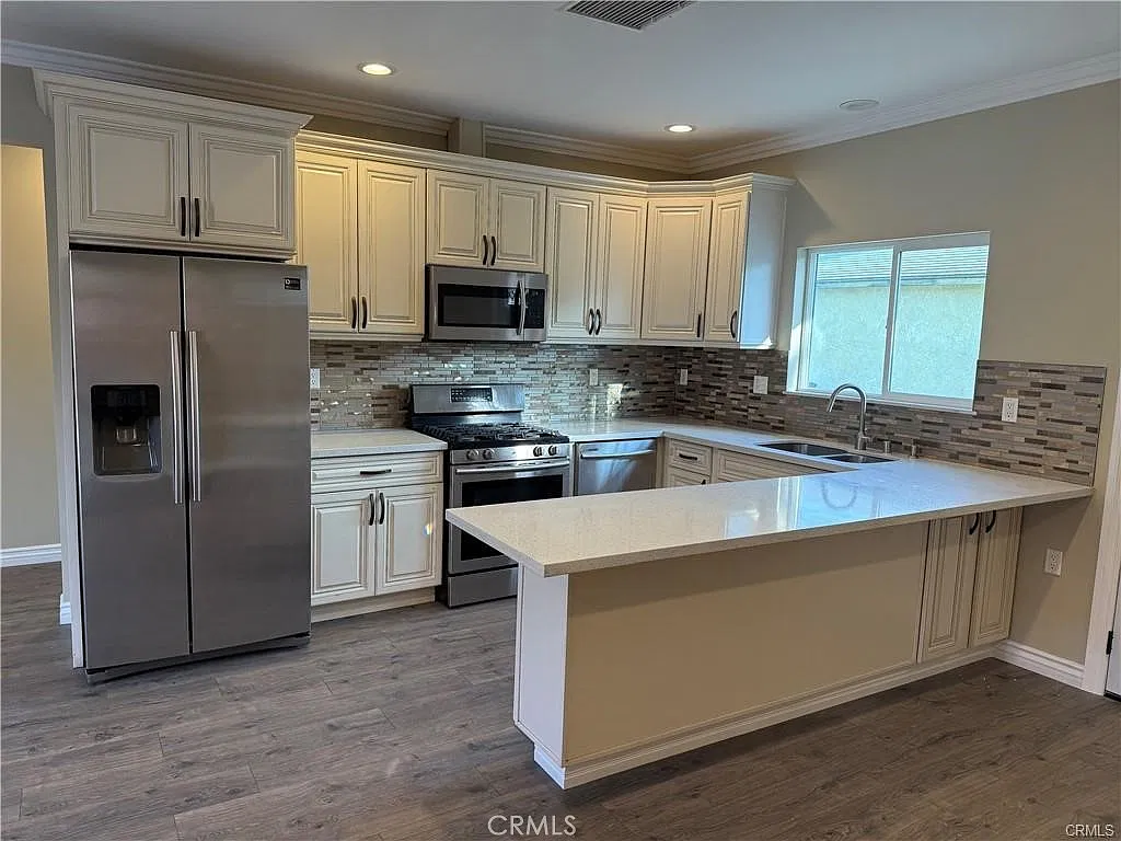 3 bed, 1200 sqft, $3,850 — Photo 3