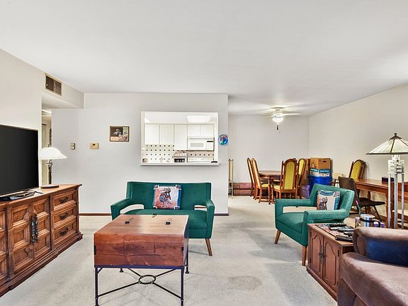 4th image of 325 S Yellowstone Dr APT 122
