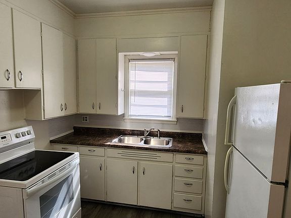 4th image of 210 Oak St #1