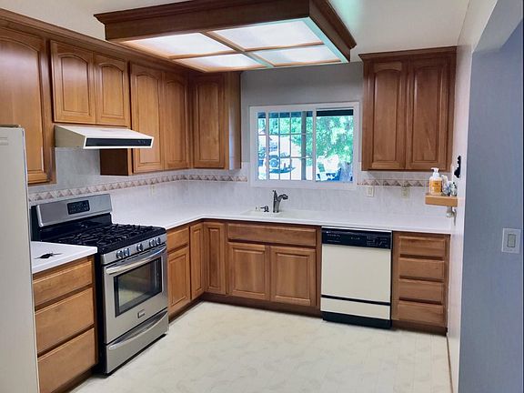 2nd image of 3061 Rossmore Way