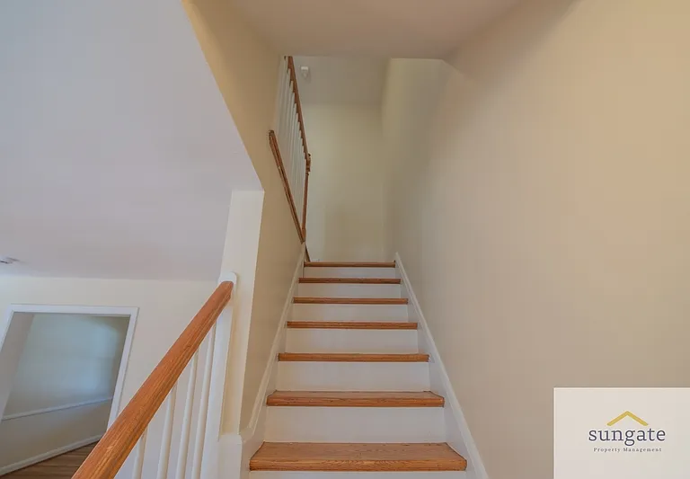 1444 Meridene Dr — Photo 13