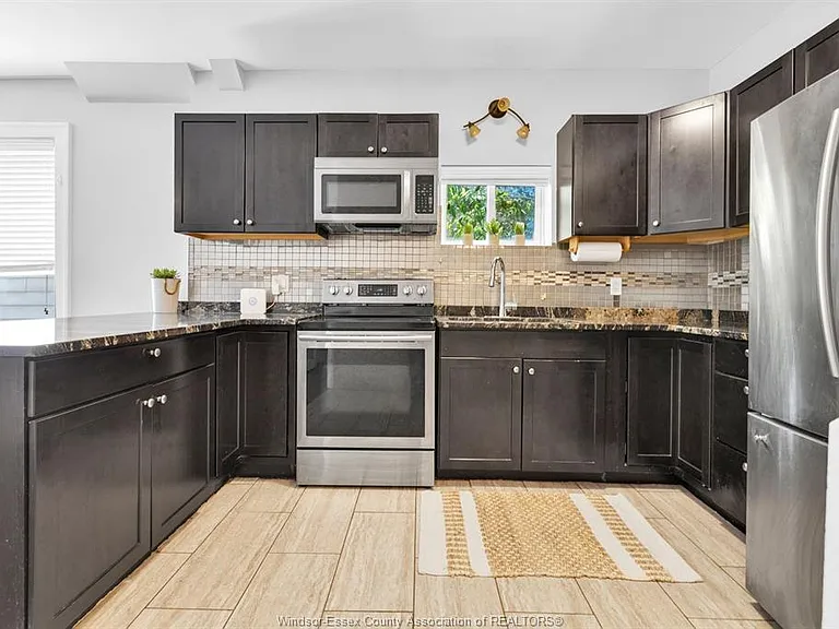1341 McKay Ave — Photo 5