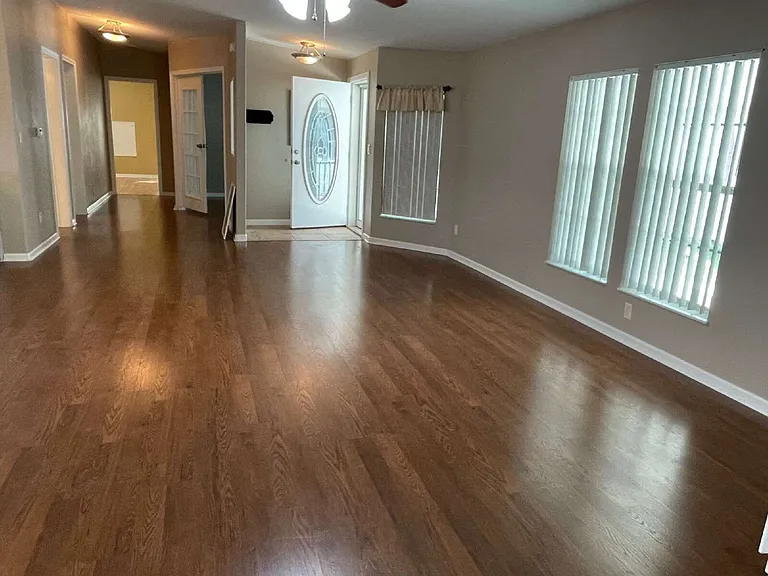 5453 Williamsburg Ln — Photo 12