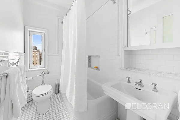 Sold by (Legacy) Elegran | media 10