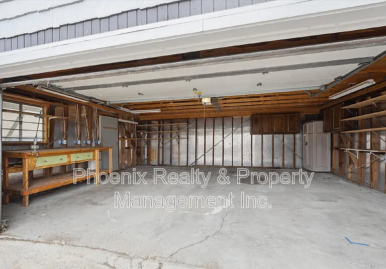 211 E Geneseo St — Photo 23