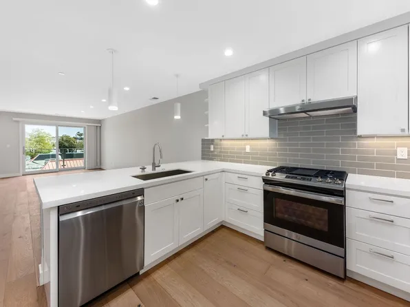 30 Hermosa Ave #302, Millbrae, CA 94030