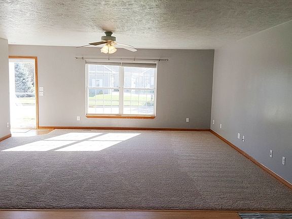 2nd image of 704 Prairie Ln