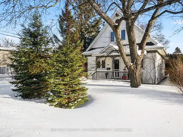90 Withrow Ave, Ottawa, ON K2G 2J5