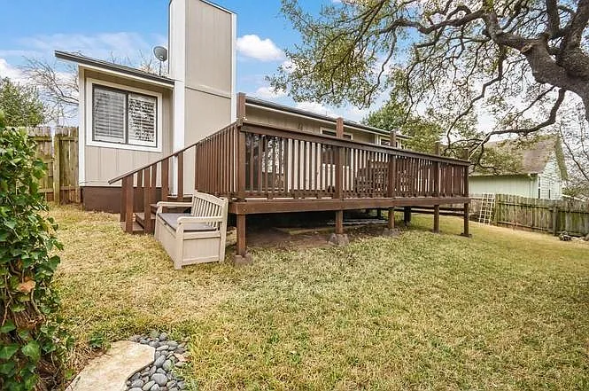7806 Doncaster Dr — Photo 2
