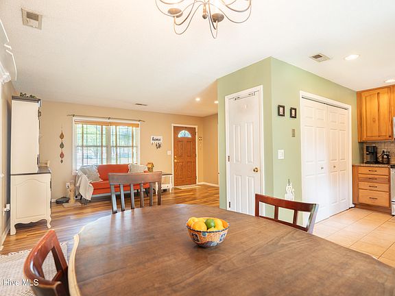 3rd image of 225 Rockwell Road
