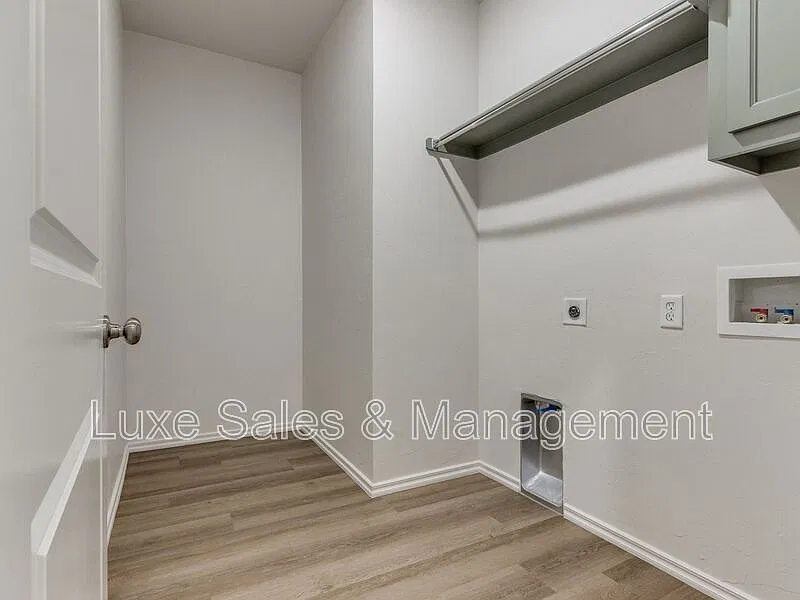 3 bed, 2.0 bath, 1200 sqft, $1,345 — Photo 4