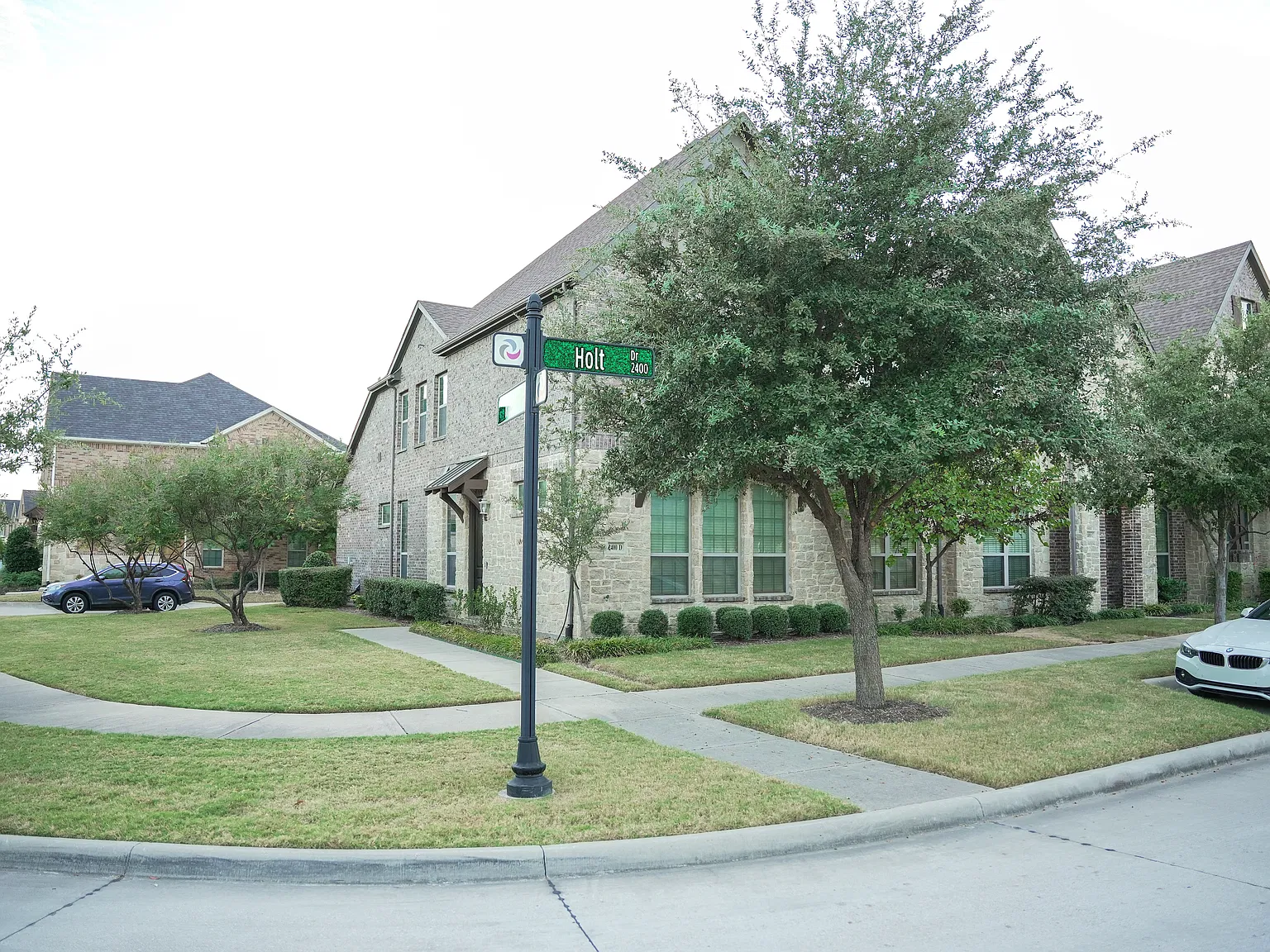 3 bed, 2262 sqft, $3,100 — Photo 3