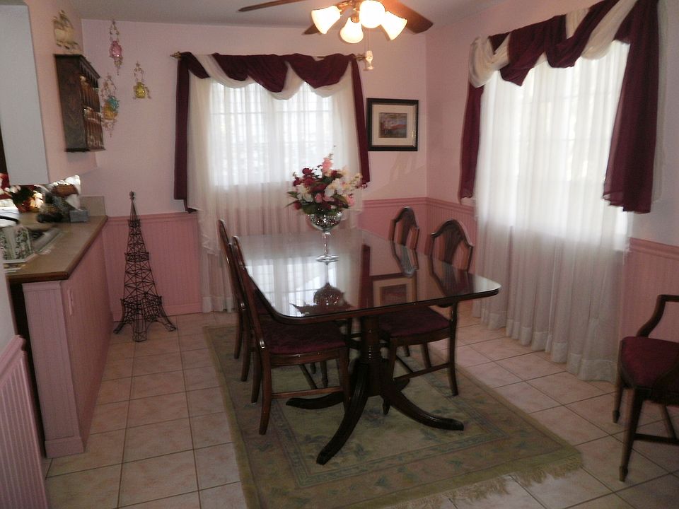 Dining Rm.