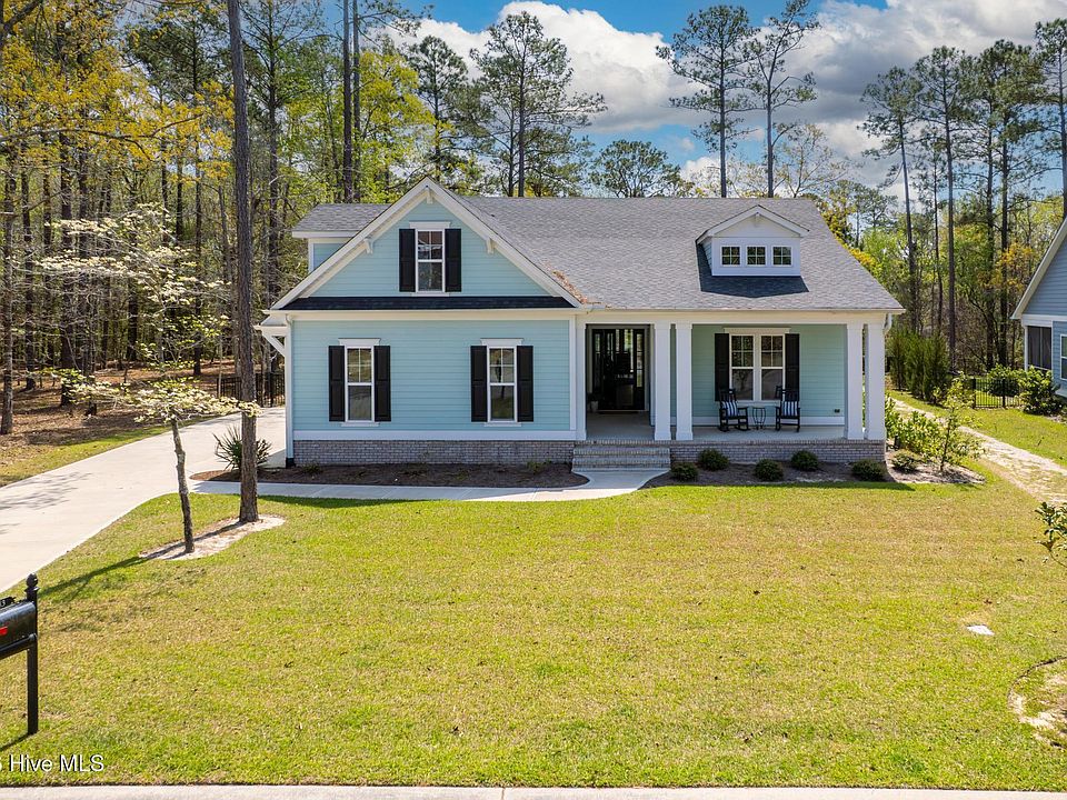 1st image of 633 Ashbury Drive SE