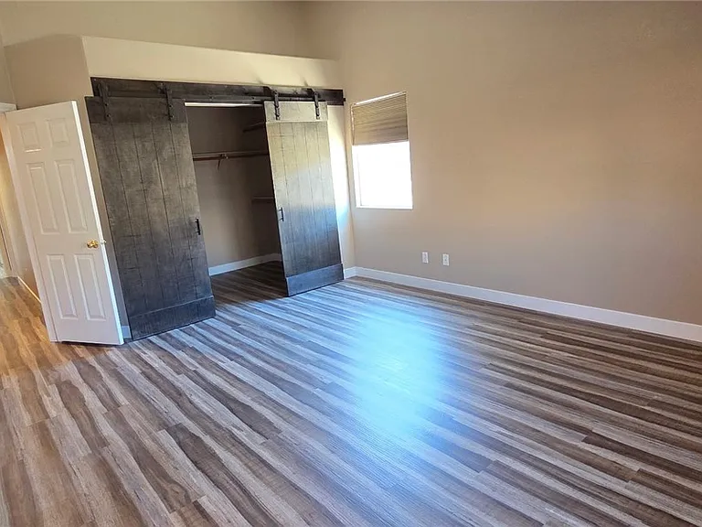 2229 Maple Shade St — Photo 6