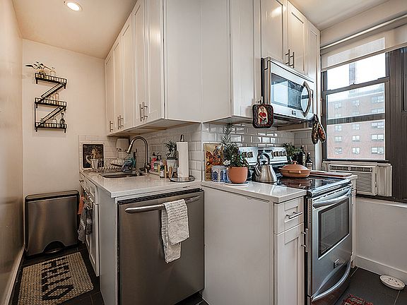 3rd image of 205 W 88th St APT 8D