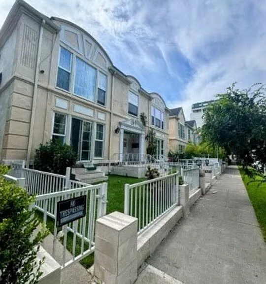 133 S Crescent Dr #3 — Photo 1