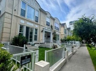 137 S Crescent Dr #5, Beverly Hills, CA 90212