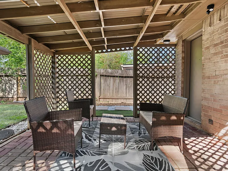 Hickorygate Dr — Photo 13