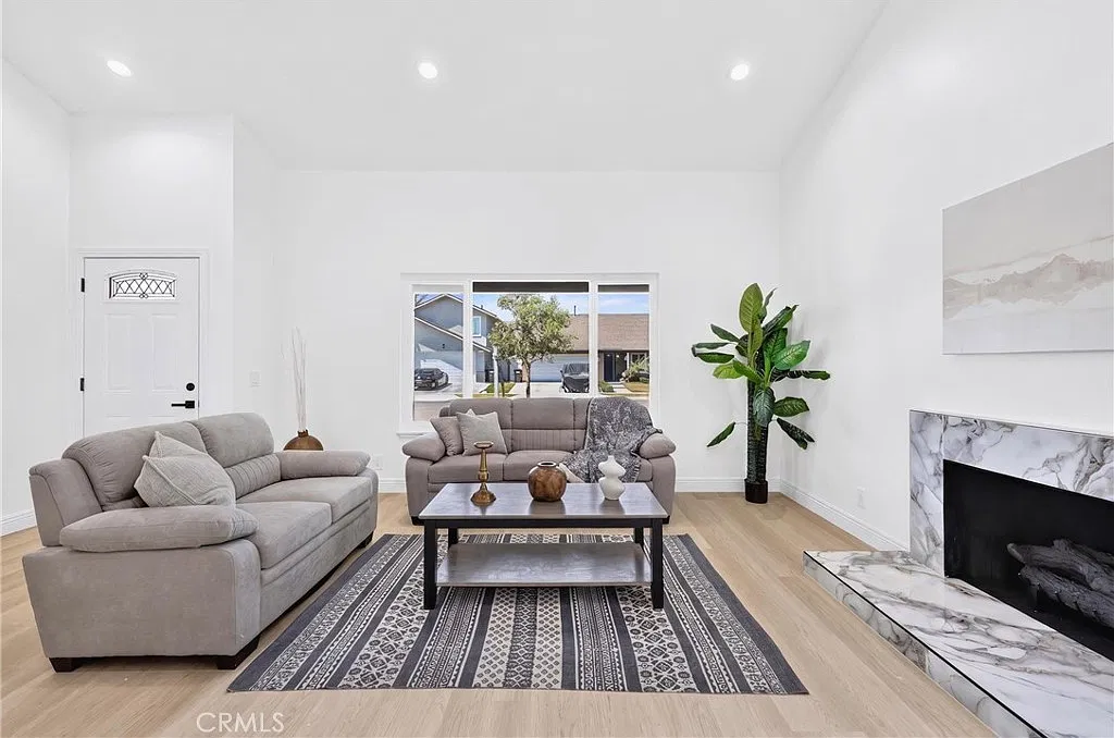 4 bed, 1491 sqft, $4,500 — Photo 3