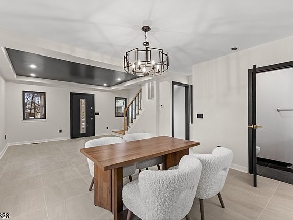 5th image of 79 3Rd St