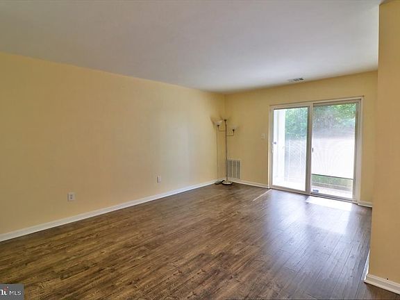 5th image of 101 Water Fountain Way Unit 202