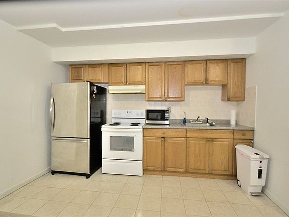 4th image of 36 Jewett Ave #G