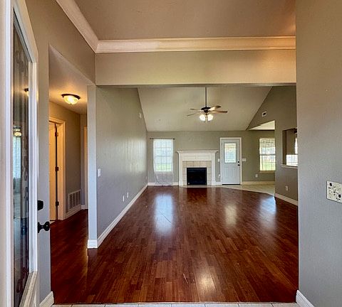 4th image of 133 Fox Run Cir