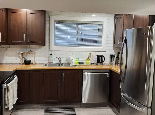11923 93rd St NW, Edmonton, AB T5G 1E6