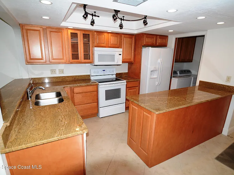 8500 Ridgewood Ave #304 — Photo 15
