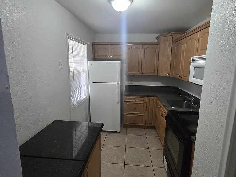 1230 Kent St — Photo 12