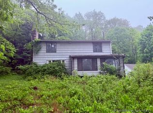 31 Jackson Dr, Trumbull, CT 06611