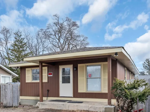 1321 N Cedar Lake Rd, Round Lake Beach, IL 60073