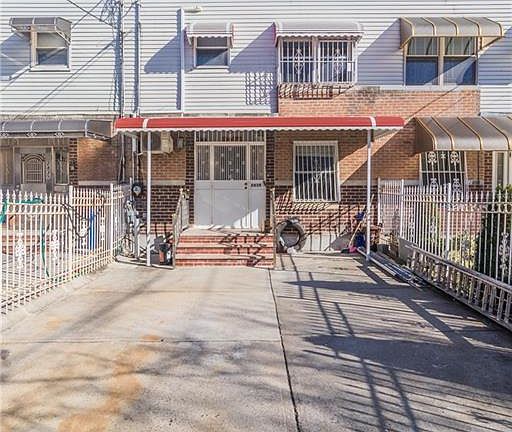 2nd image of 2839 W 31st St