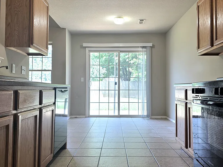 1260 Cordova St — Photo 5