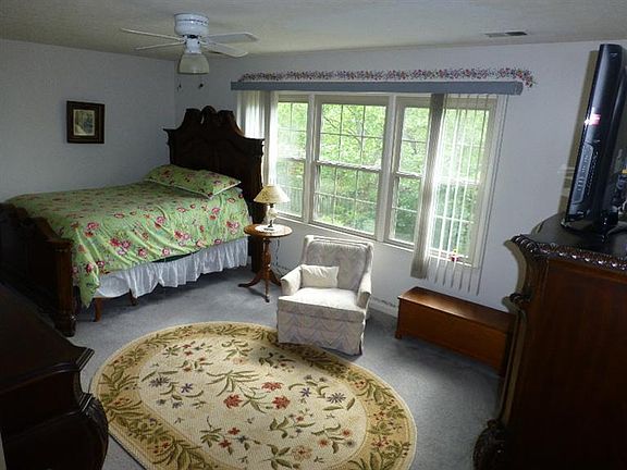 3rd image of 3604 Beechwood Cir