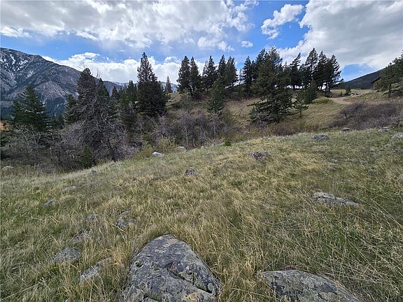 3rd image of 125 Rocky Trl
