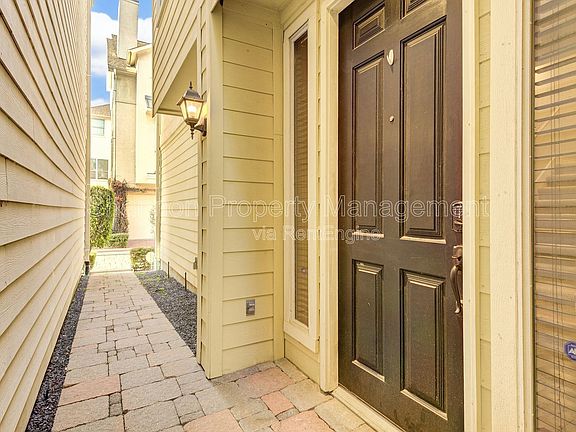 5th image of 2724 Sherwin St