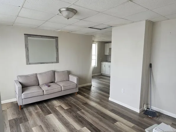 1273 N Main St APT 1, Providence, RI 02904