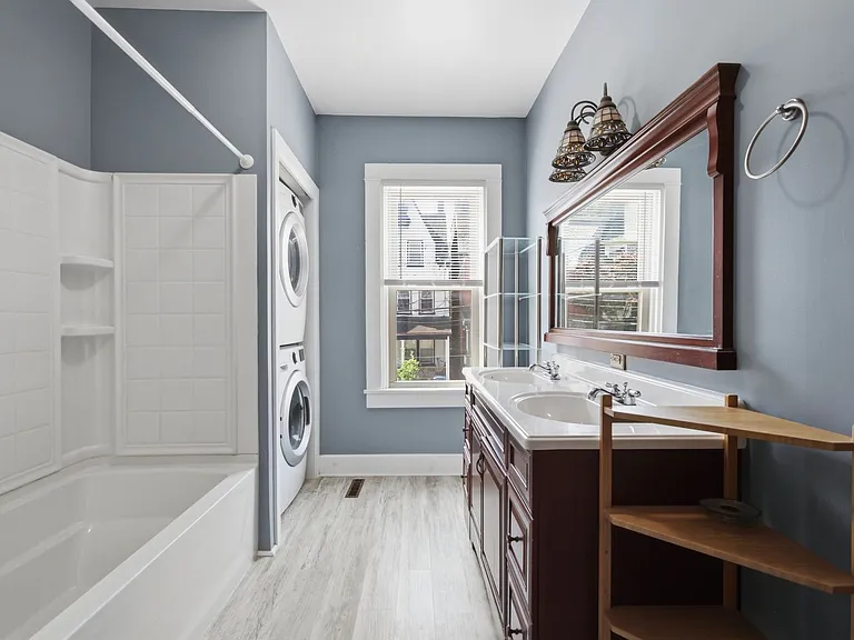 339 E Chestnut St — Photo 17