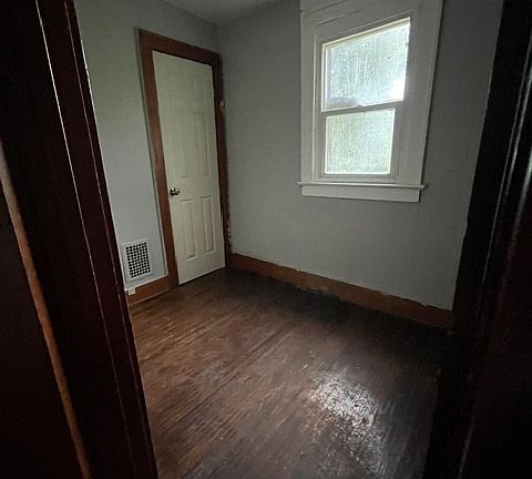 4th image of 258 1st St