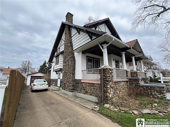 2nd image of 22 Taft Pl