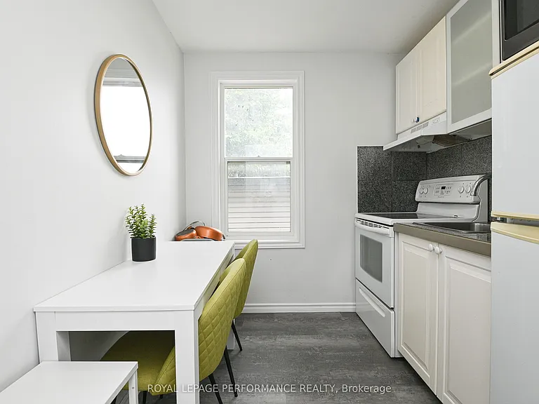 123 Pamilla St W #2 — Photo 6