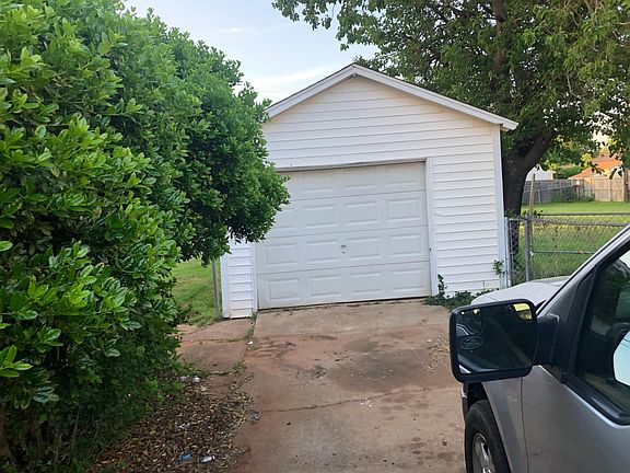 2nd image of 917 Yukon Ave