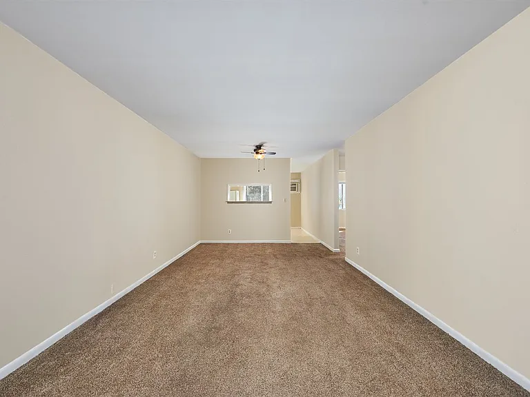2414 Memorial Blvd #14 — Photo 3