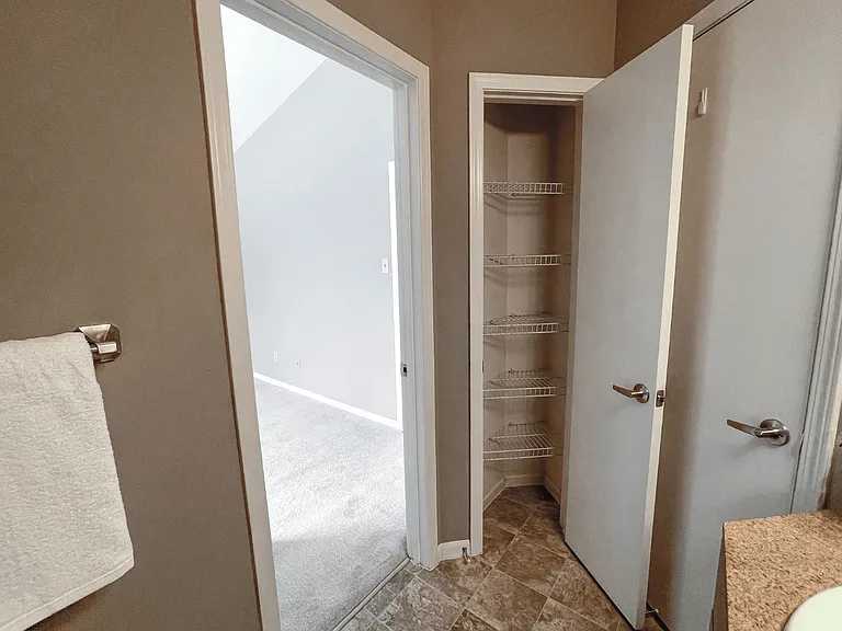 South Summit Apartments — Photo 6