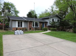 5011 Roslyn Rd, Annandale, VA 22003